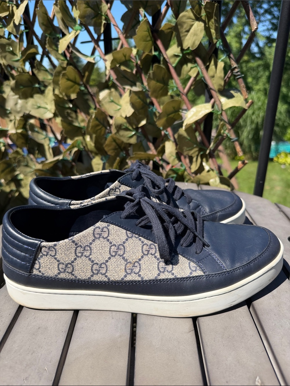 Authentic Gucci Navy & Beige GG Canvas Low-Top Sneakers